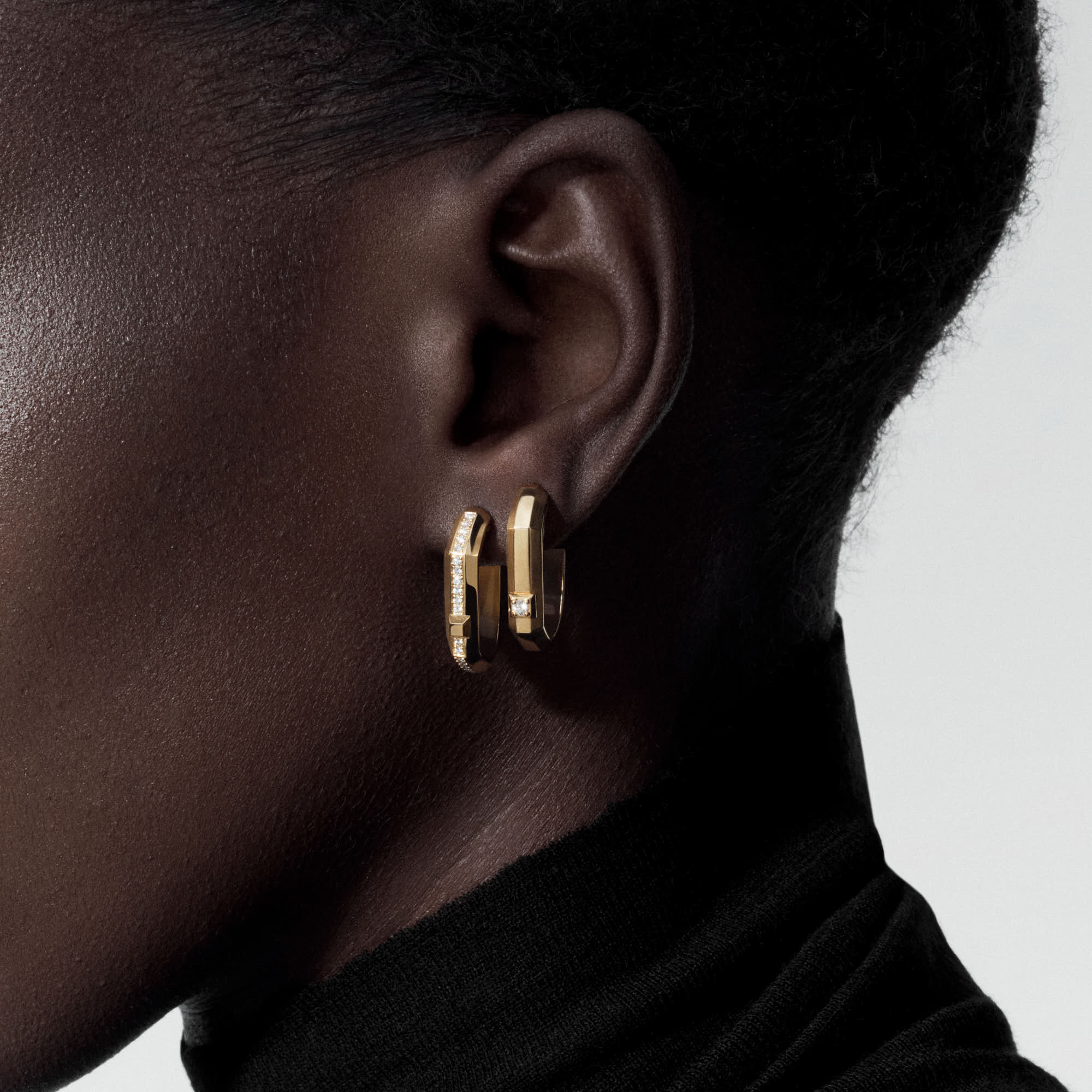 Moderniste Diamond Single Hoop Earring in Yellow Gold | Messika