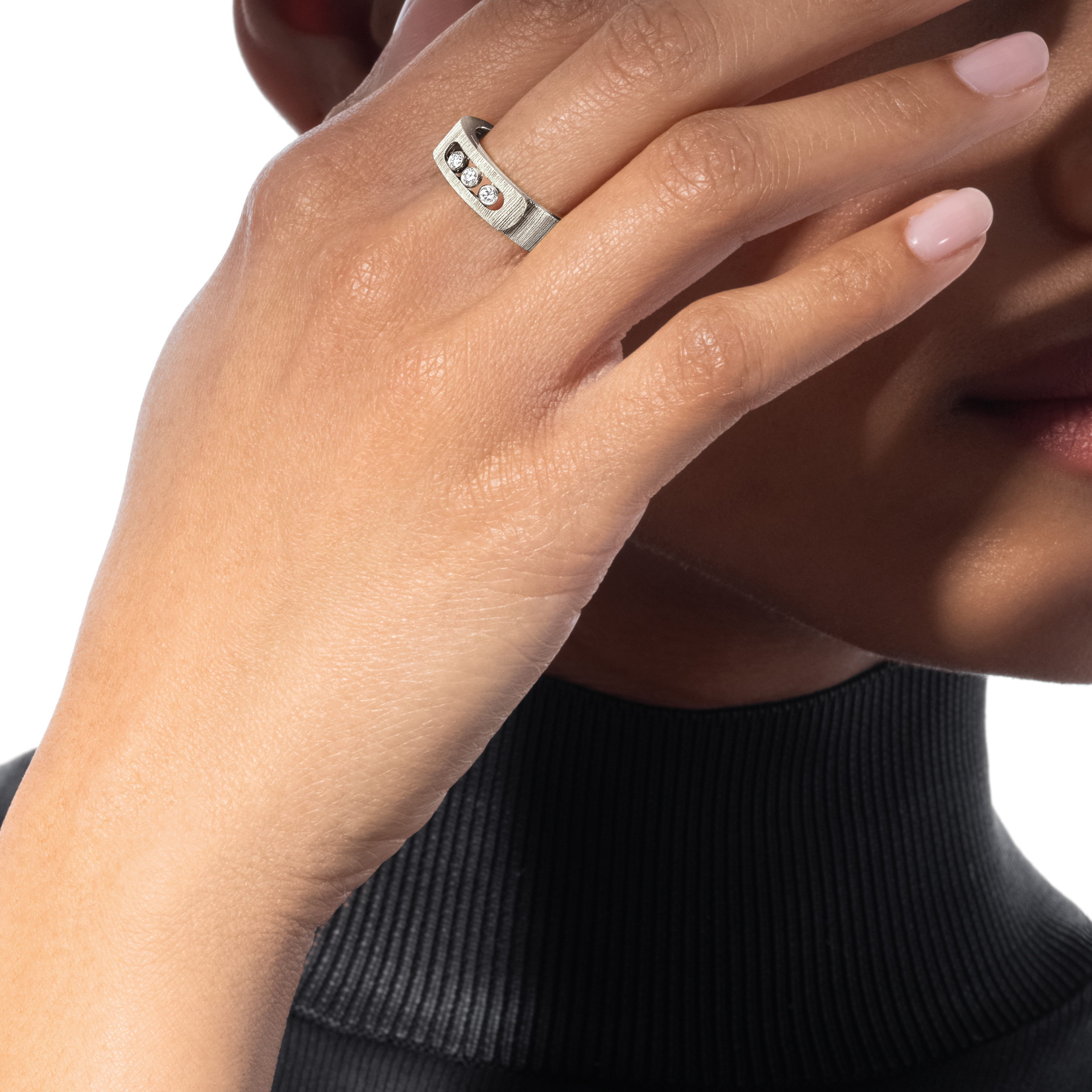 Move Noa Ciselé Diamond Ring in White Gold | Messika 14482-WG