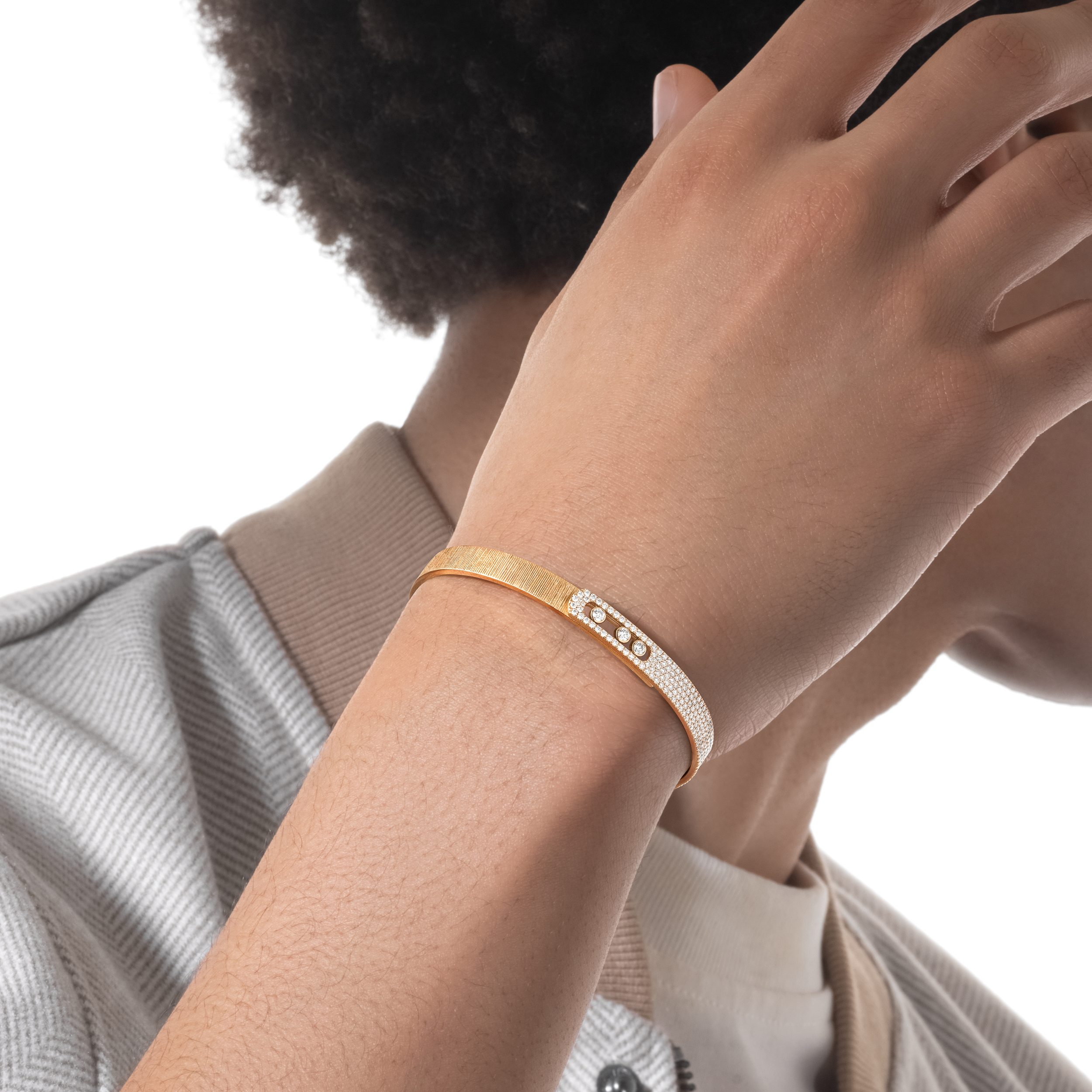 Move Noa Ciselé Semi-Pavé Diamond Bangle in Yellow Gold | Messika