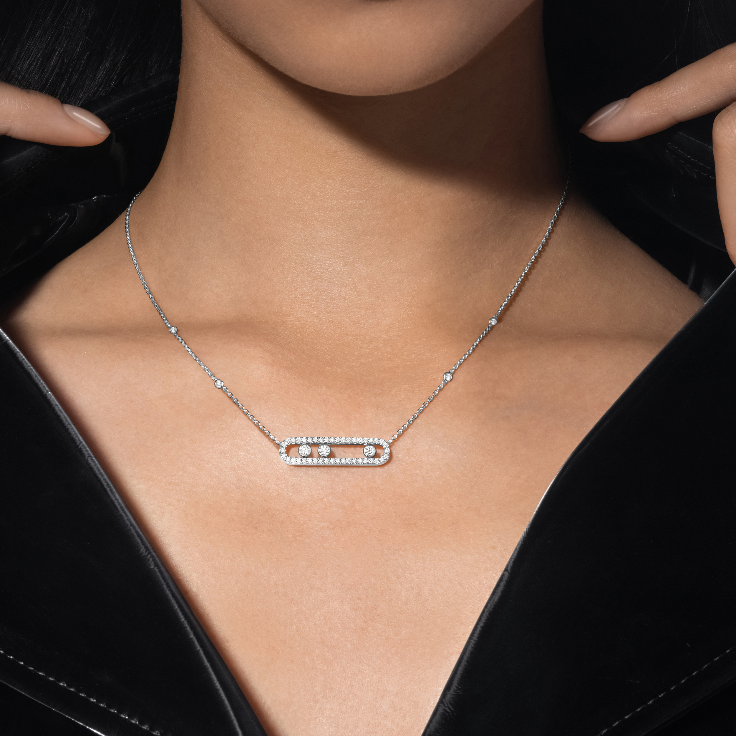 White Gold Pavé Diamond Necklace Move | Messika 03994-WG