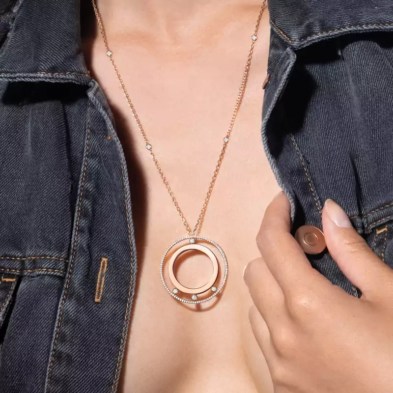 Move Romane long necklace