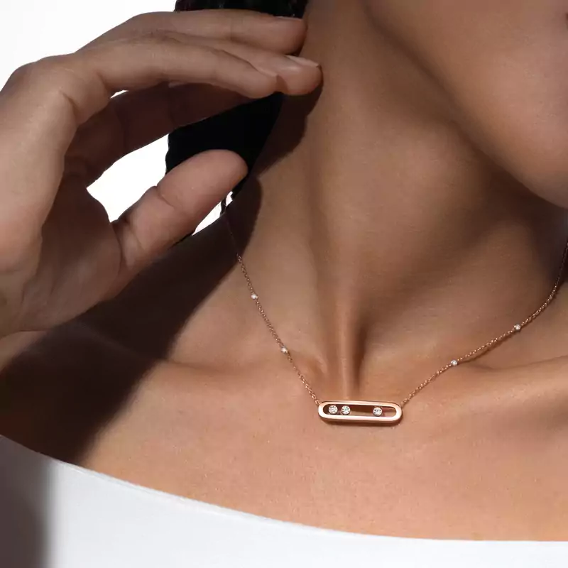 Move necklace