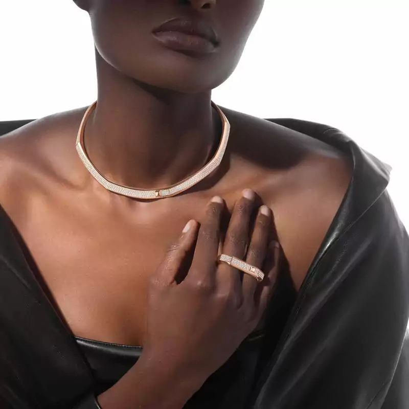 Moderniste pavé two-finger ring